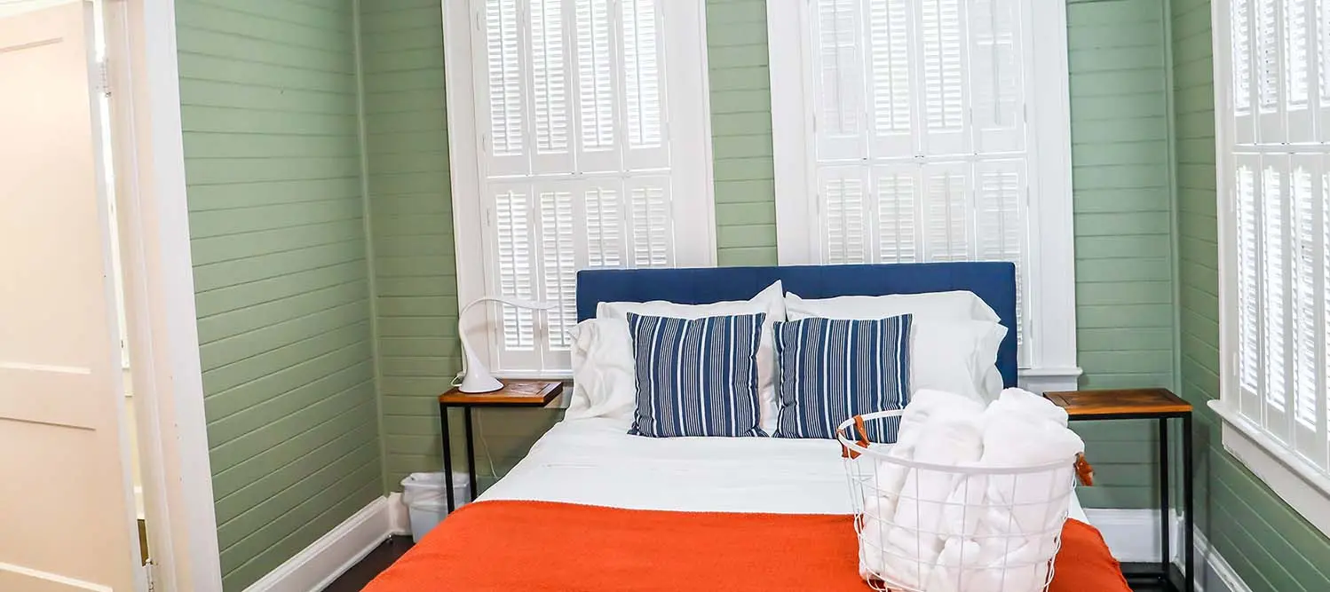 orange two colour combination for bedroom walls 3