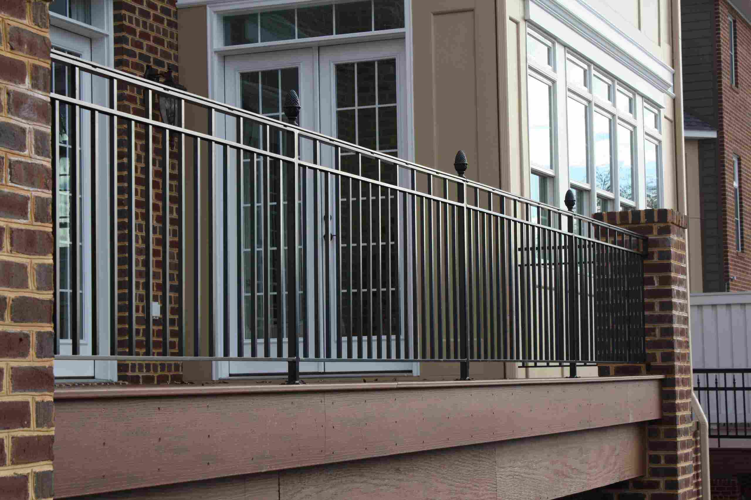 tylish-balcony-grill-designs-for-modern-apartments