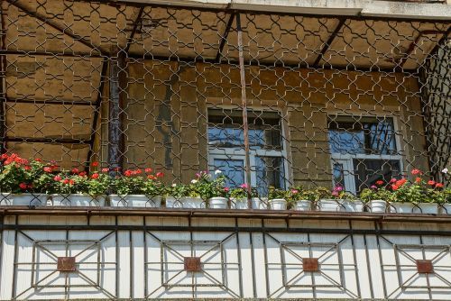 stylish-balcony-grill-designs-for-modern-apartments