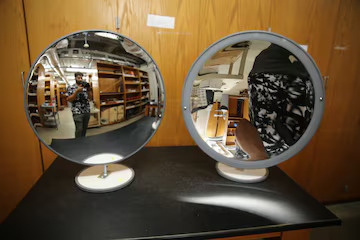 curved-mirror-vastu-convex-mirror