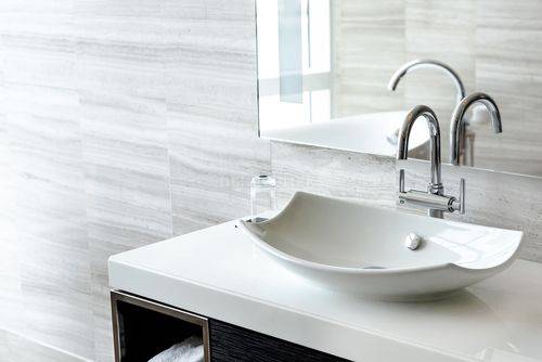 The plate style luxurious porcelain basin is made for flaunting styles
