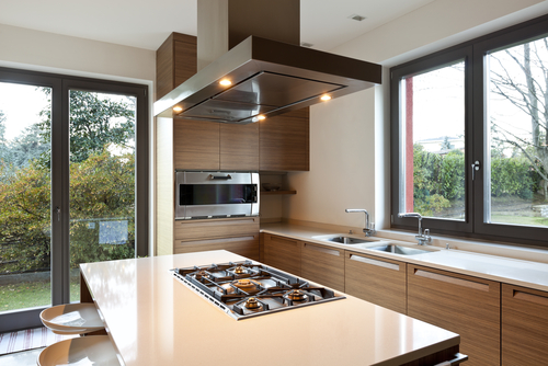 Widespread ventilation for the kitchen using the door