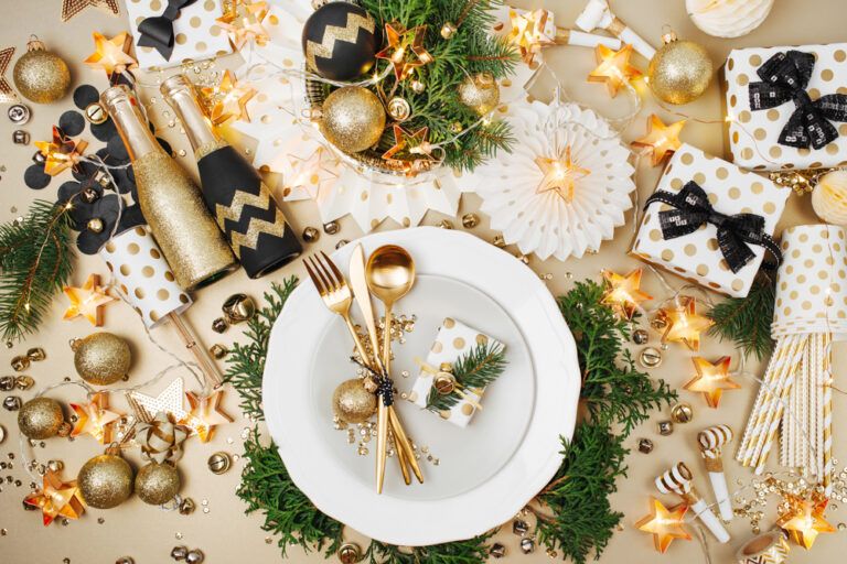 Gold and black table décor