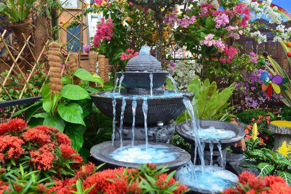 fountain or an artificial tree On the entrance of your home
