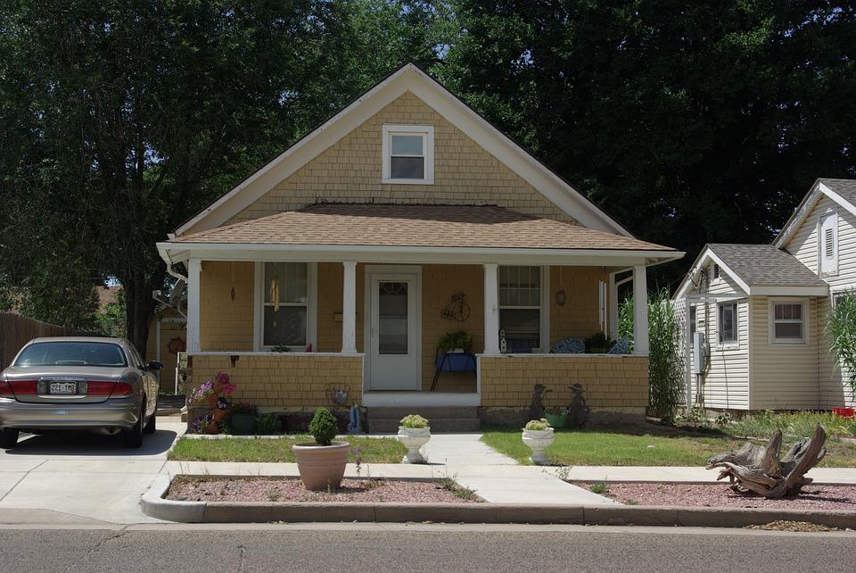 A low cost single floor house with open patios